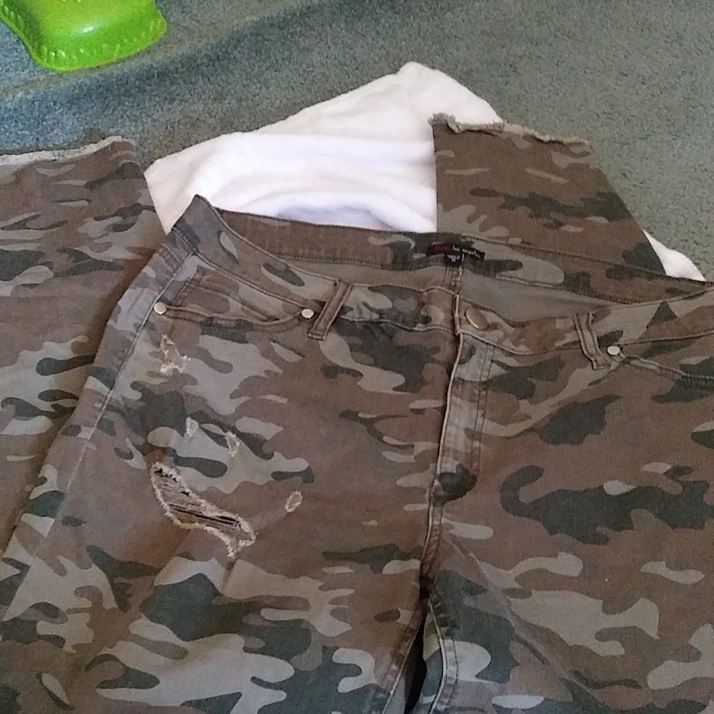 Camo pants by fire Los Angeles, size 15